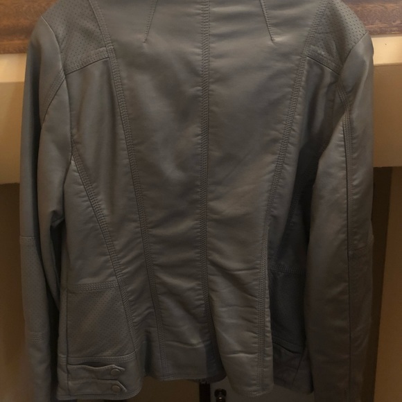 Beautiful Reitmans faux leather Moto jacket! - Picture 4 of 4